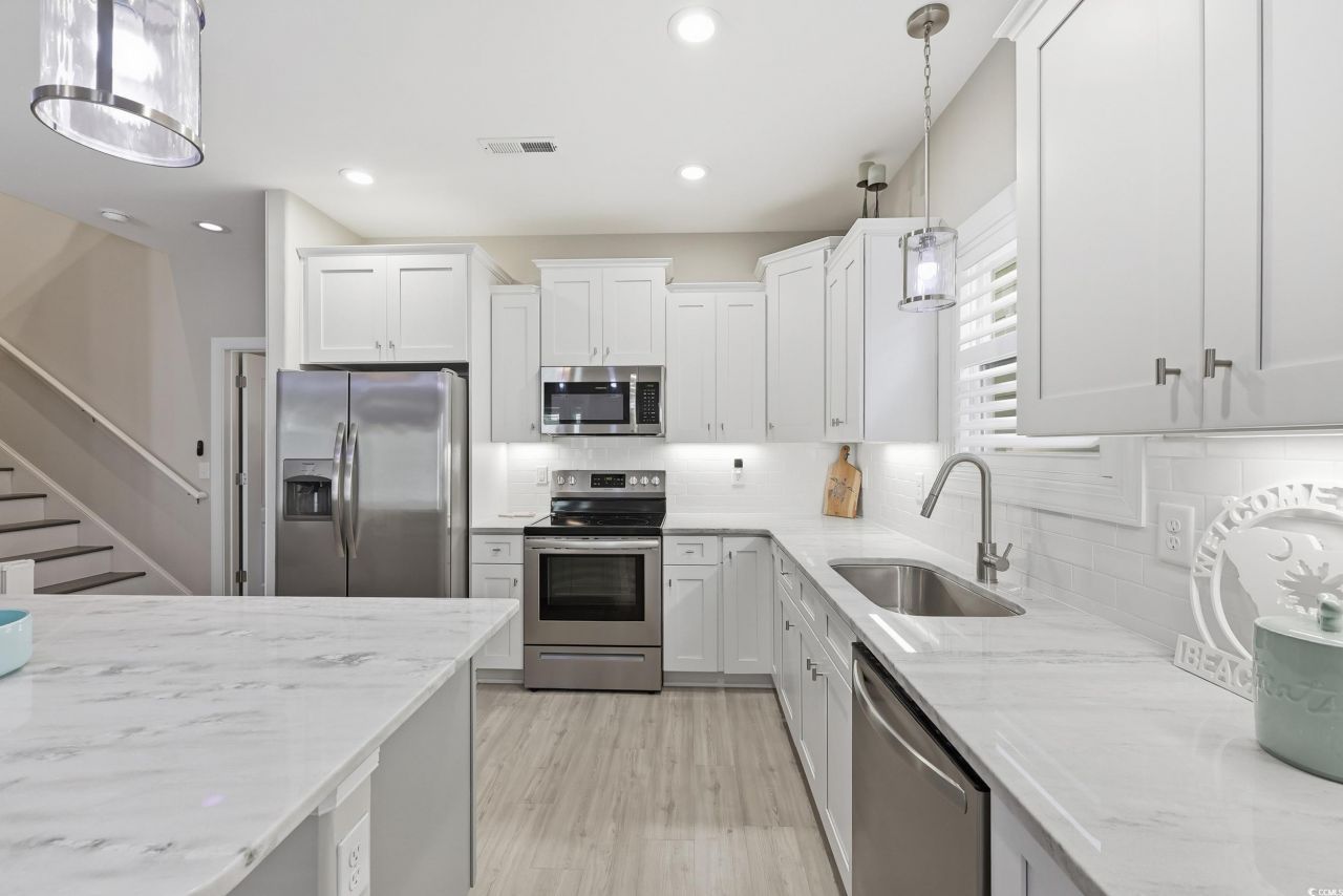 236 Gloucester Way Photo 11