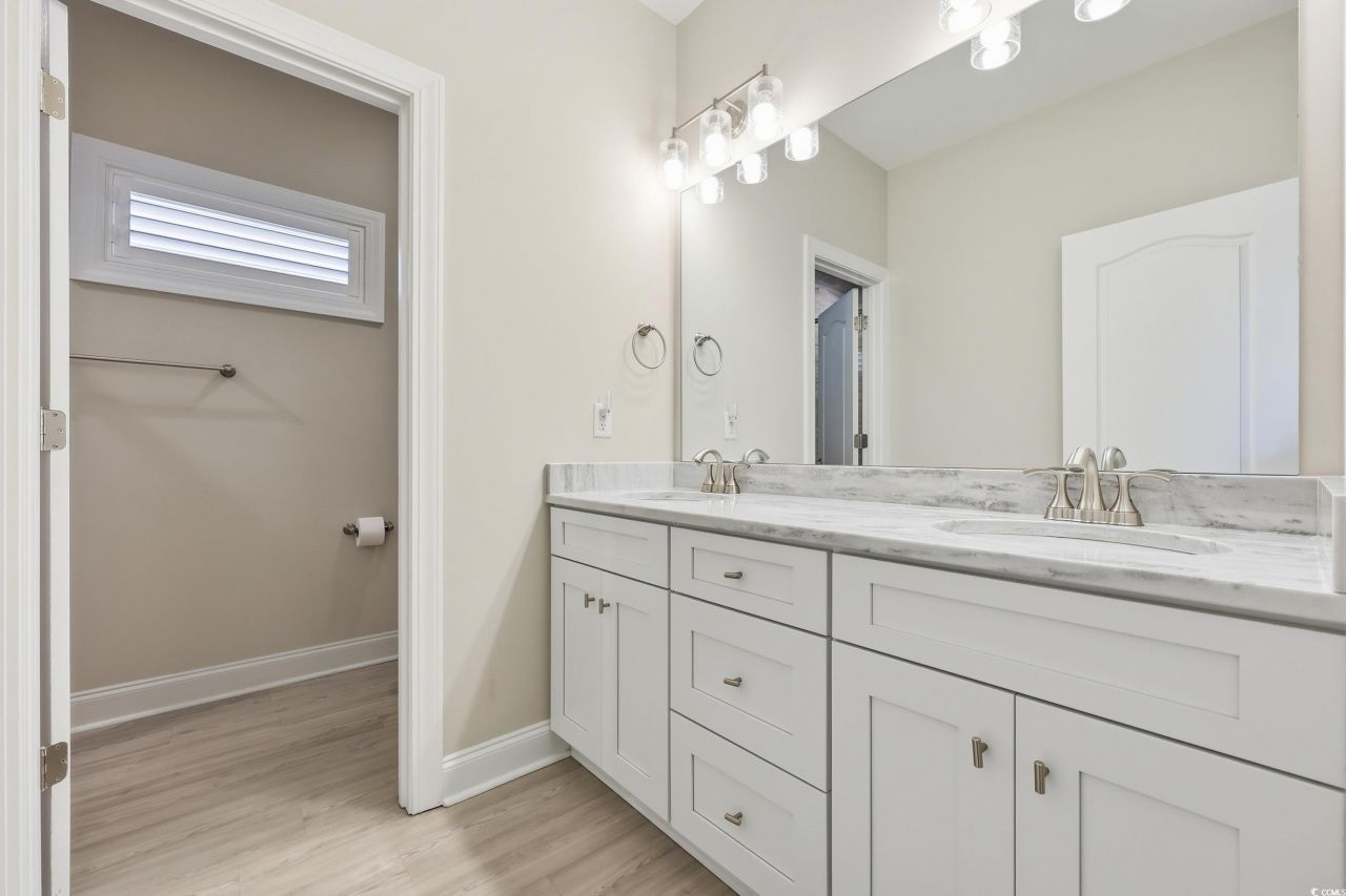 236 Gloucester Way Photo 15