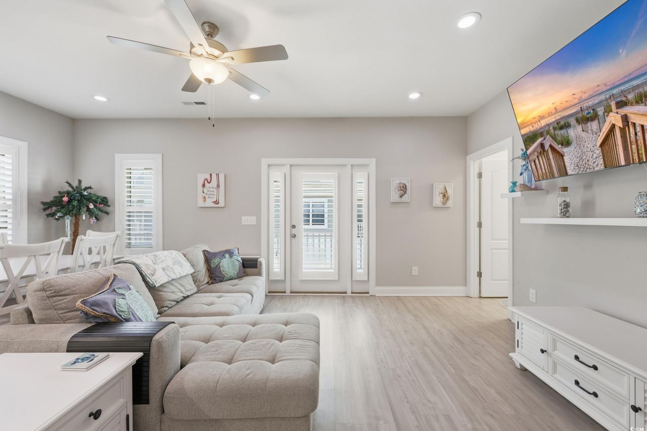 236 Gloucester Way Photo 6