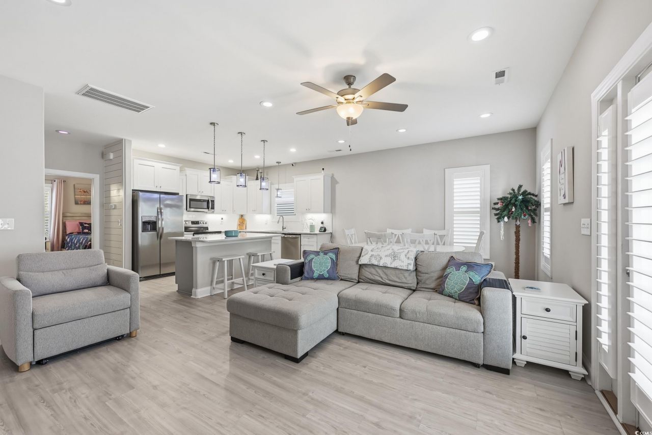 236 Gloucester Way Photo 8