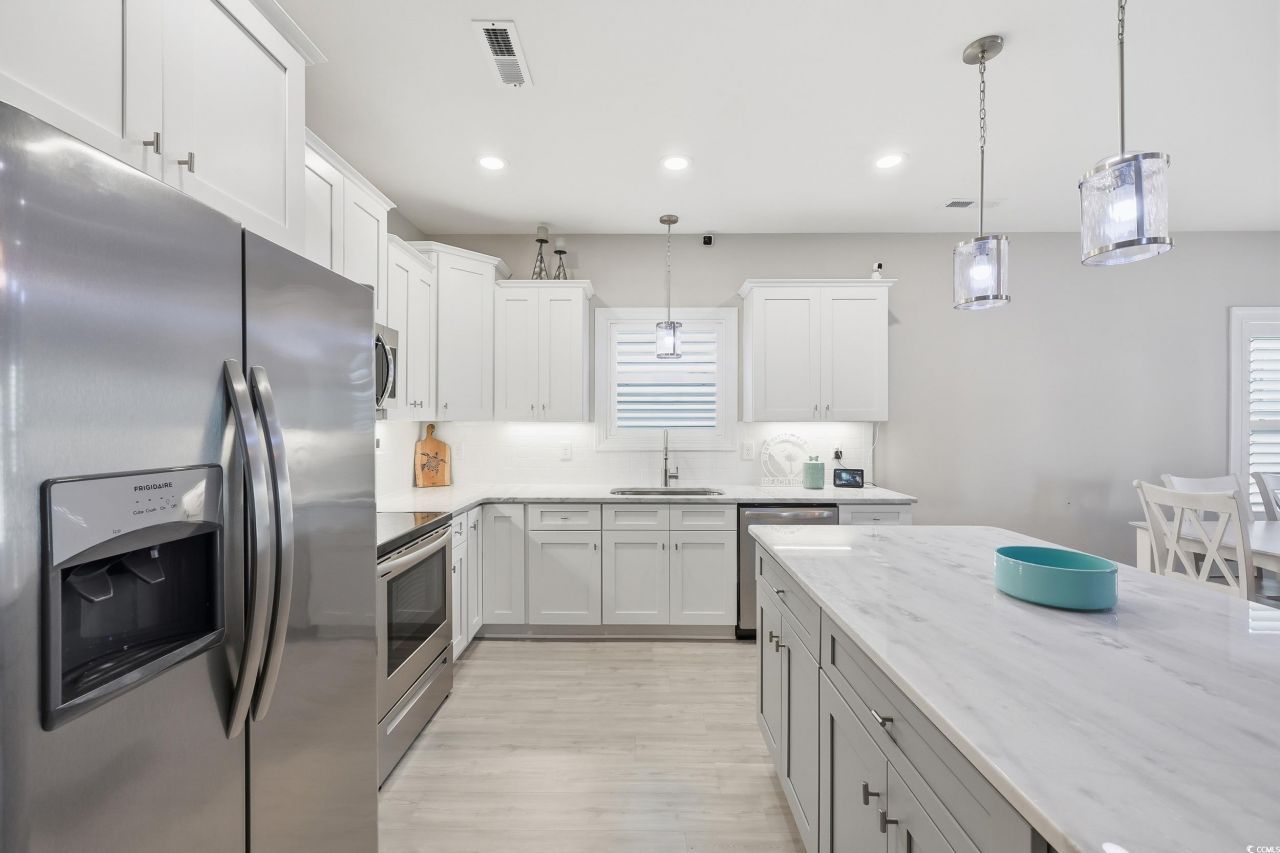 236 Gloucester Way Photo 9