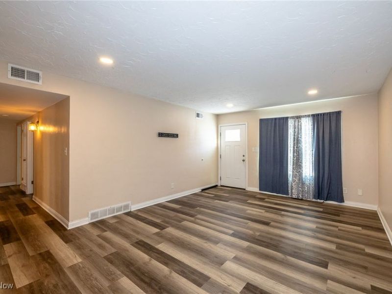 670 Hemlock Drive, Euclid, OH 44132 Photo 11