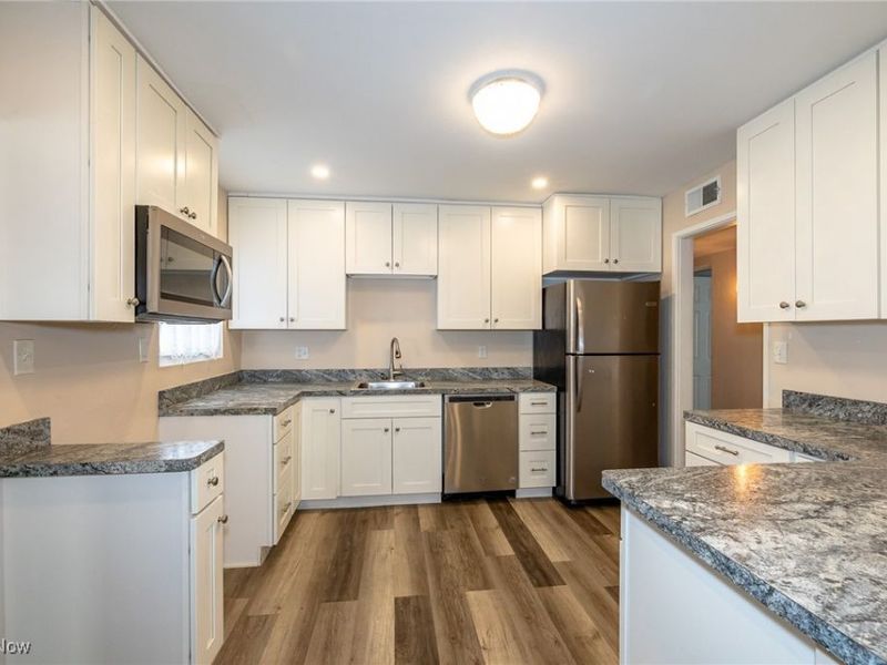 670 Hemlock Drive, Euclid, OH 44132 Photo 14