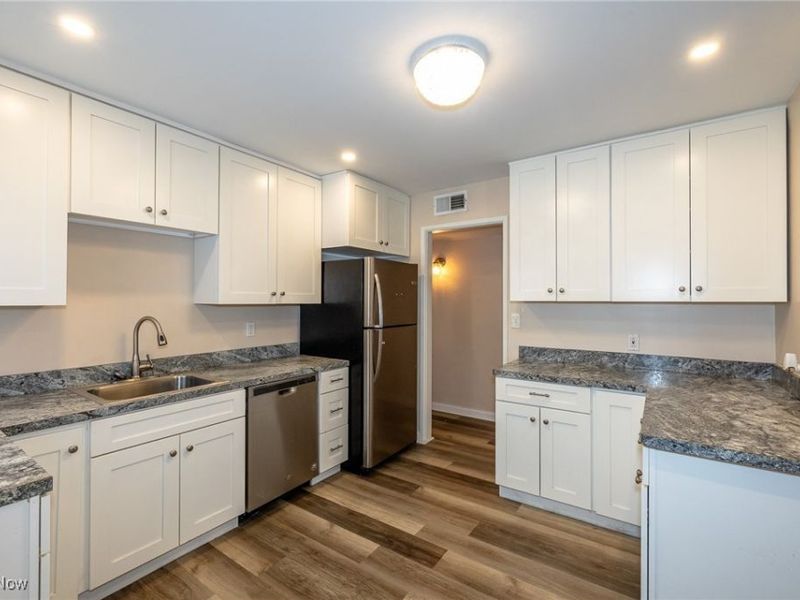 670 Hemlock Drive, Euclid, OH 44132 Photo 16