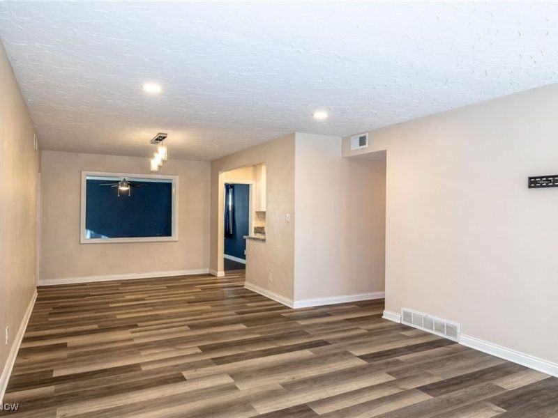 670 Hemlock Drive, Euclid, OH 44132 Photo 2