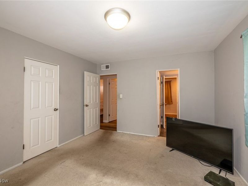 670 Hemlock Drive, Euclid, OH 44132 Photo 24