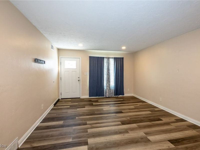 670 Hemlock Drive, Euclid, OH 44132 Photo 8