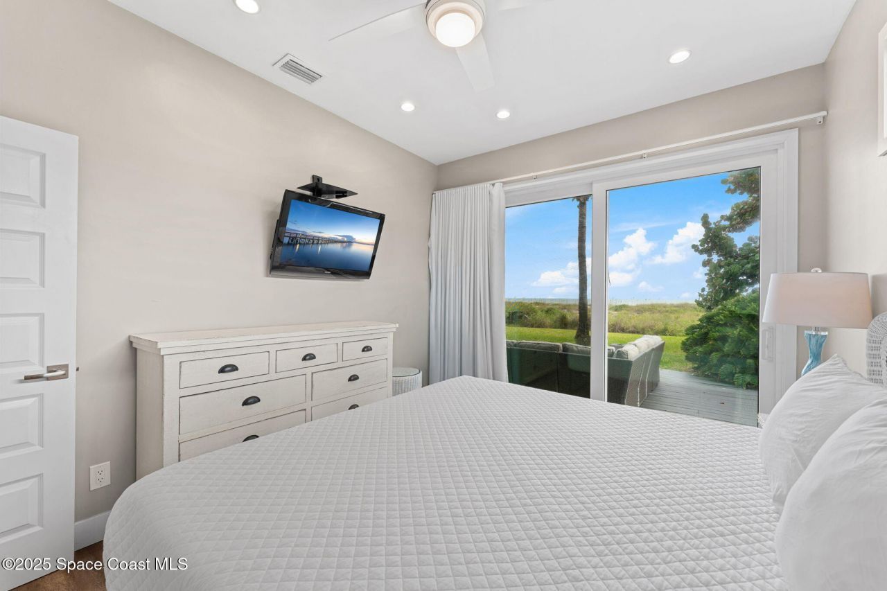 659 S Atlantic Avenue, Cocoa Beach, FL 32931 Photo