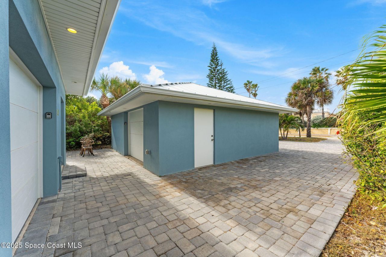 659 S Atlantic Avenue, Cocoa Beach, FL 32931 Photo