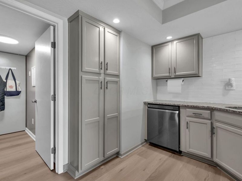 913 White Willow Lane, Columbus, OH 43235 Photo 12