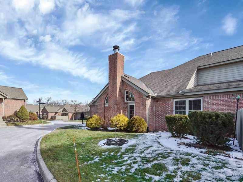 913 White Willow Lane, Columbus, OH 43235 Photo 2