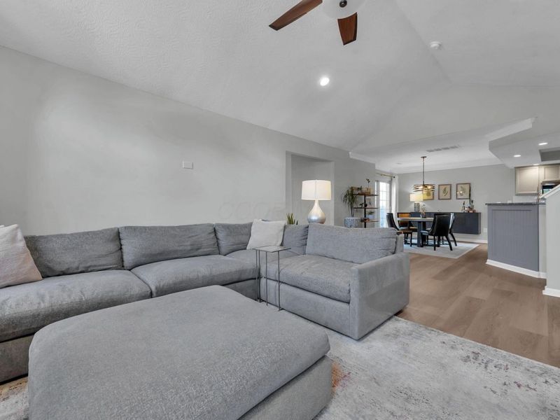 913 White Willow Lane, Columbus, OH 43235 Photo 9