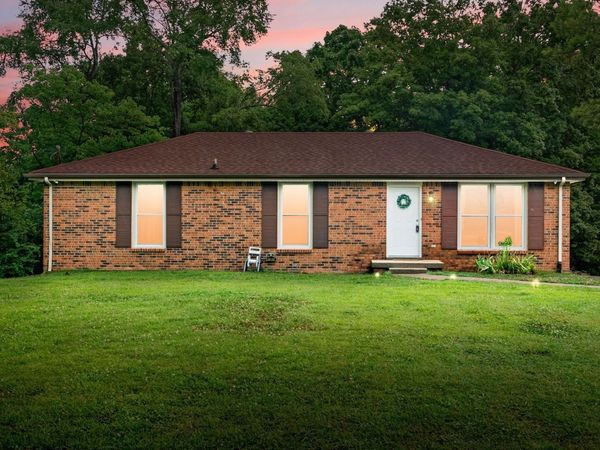 305 Barry Drive , Clarksville, TN 37040