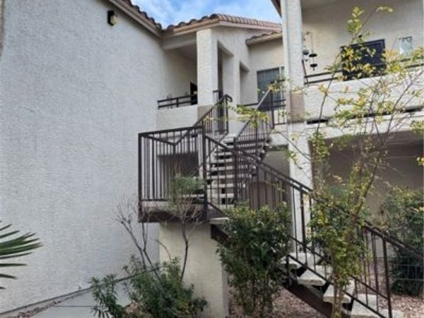1830 N Buffalo Drive, Unit 2052, Las Vegas, NV 89128