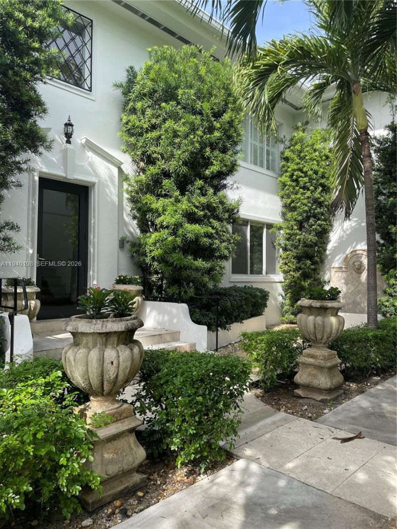 3921 N Meridian Ave, Unit 1A, Miami Beach, FL 33140 Photo