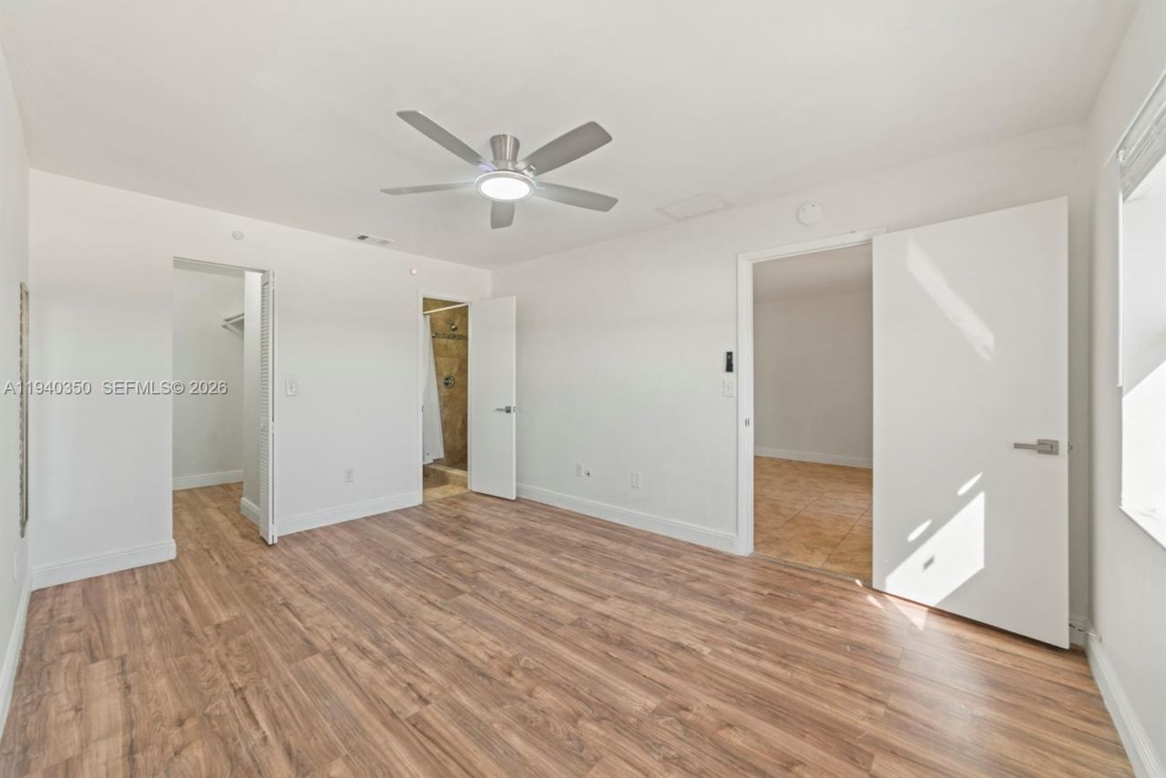 880 NE 207th Ter , Unit 202-10, Miami, FL 33179 Photo