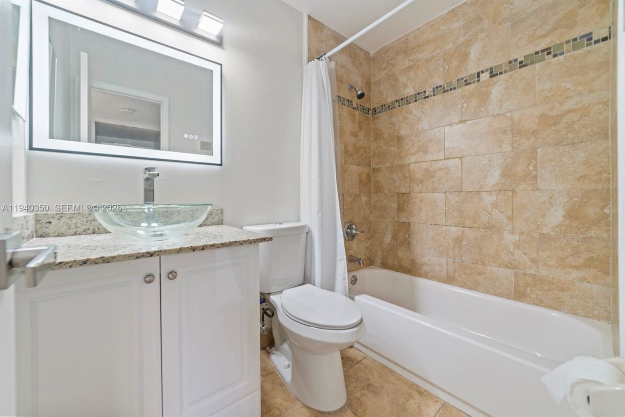 880 NE 207th Ter , Unit 202-10, Miami, FL 33179 Photo