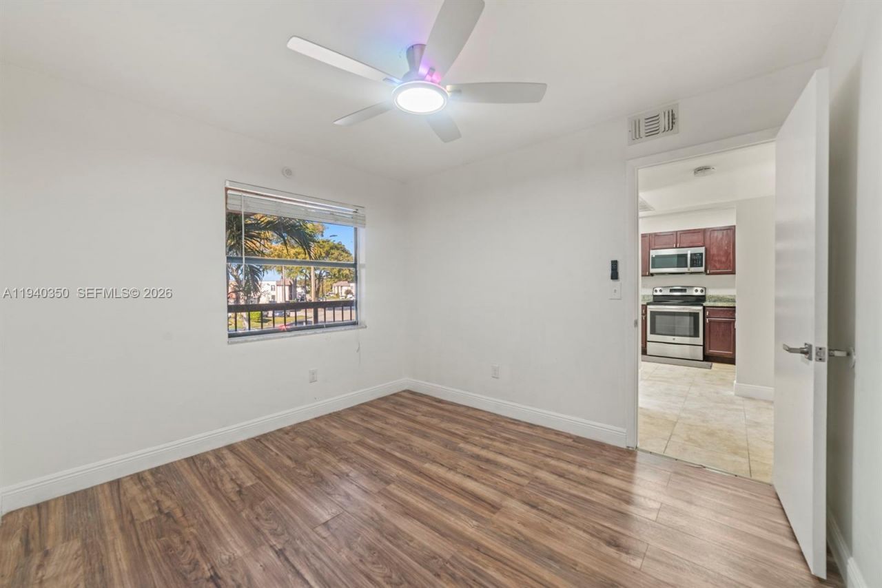 880 NE 207th Ter , Unit 202-10, Miami, FL 33179 Photo