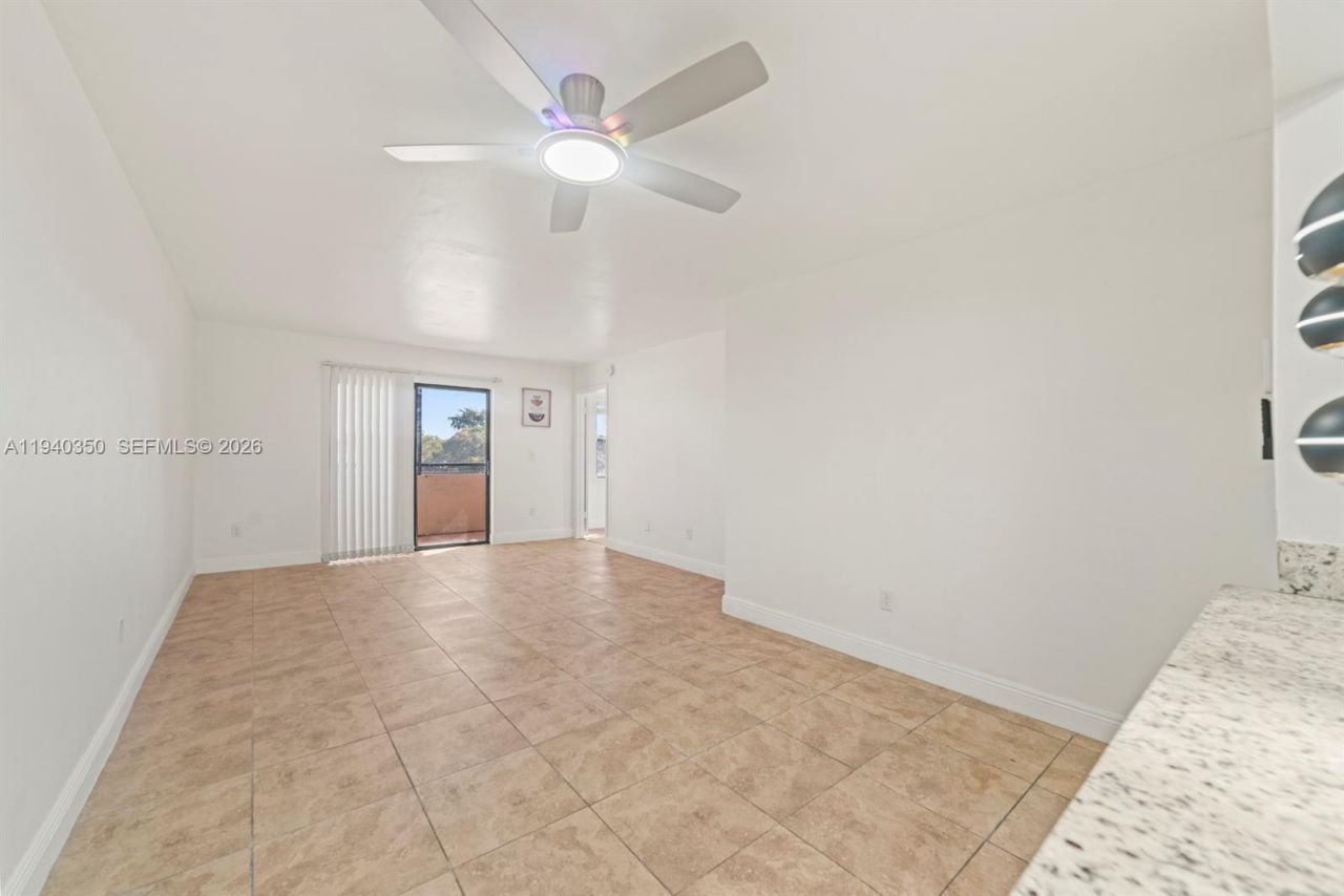 880 NE 207th Ter , Unit 202-10, Miami, FL 33179 Photo