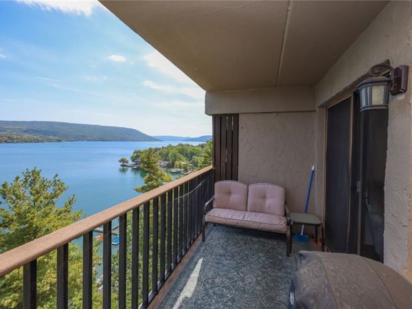 42 Cliffside Drive, Canandaigua, NY 14424