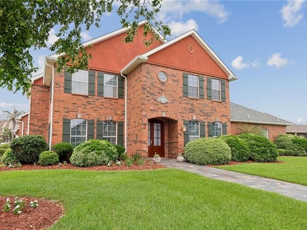 2 SQUIREWOOD Court, Harvey, LA 70058