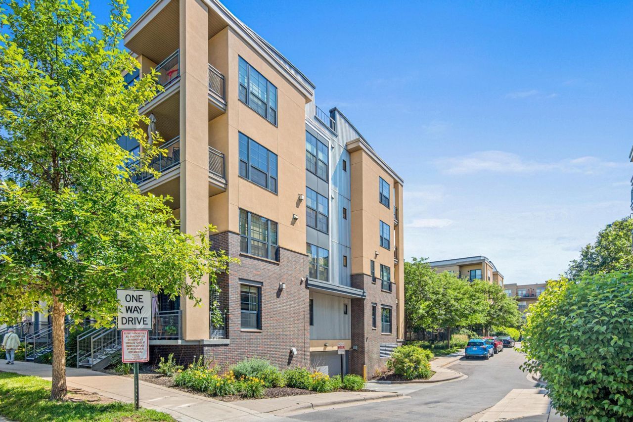 2566 Ellis Avenue, Unit 103, Saint Paul, MN 55114 Main Photo