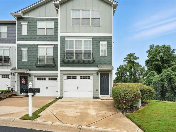 1689 Liberty Parkway NW, Atlanta, GA 30318