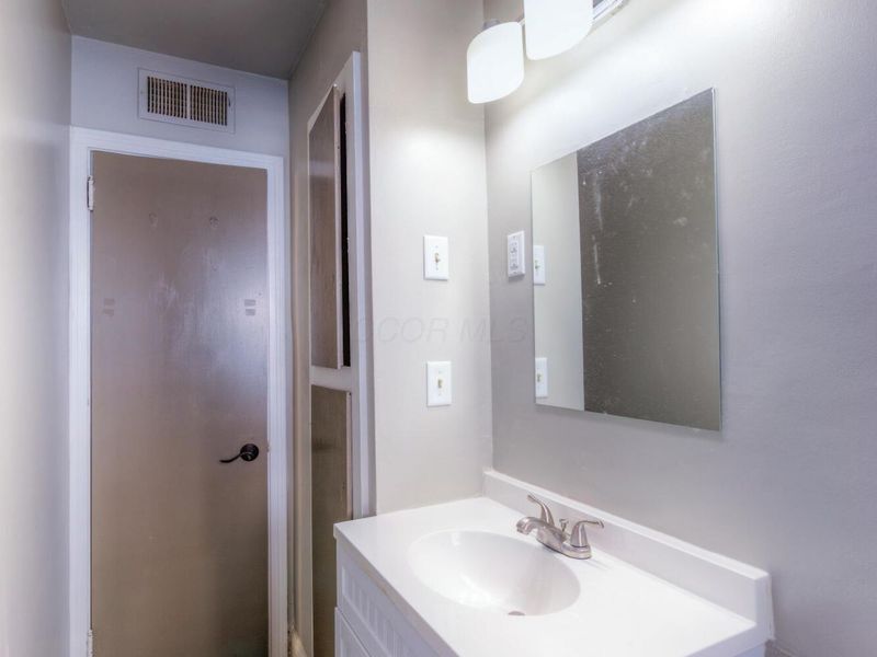 915 E 13th Avenue, Columbus, OH 43211 Photo 9