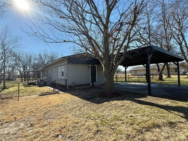 1210 NE 8th Street, Wagoner, OK 74467