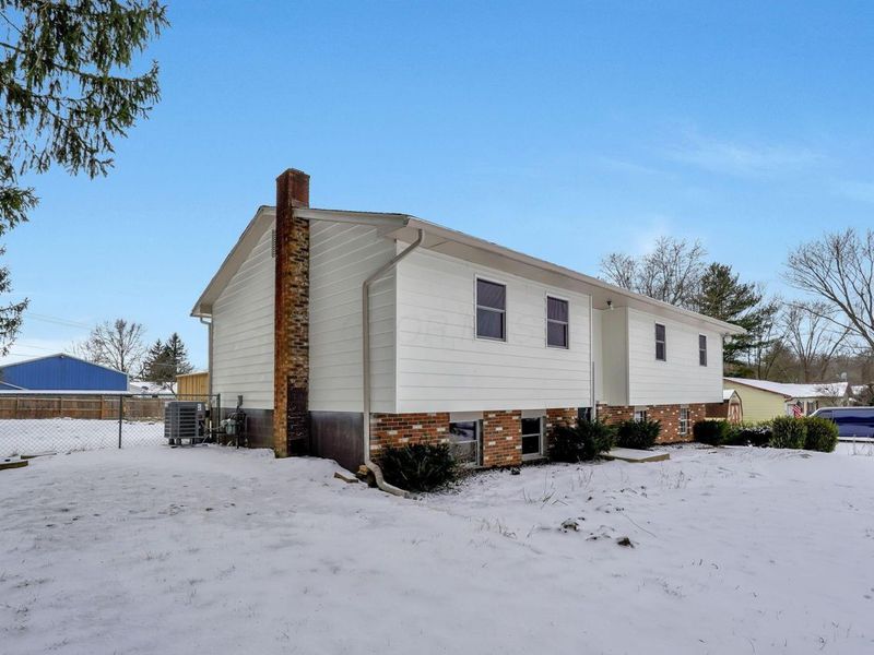 75 Helen Road SW, Pataskala, OH 43062 Photo 2