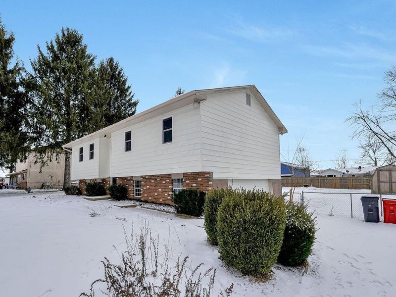 75 Helen Road SW, Pataskala, OH 43062 Photo 3