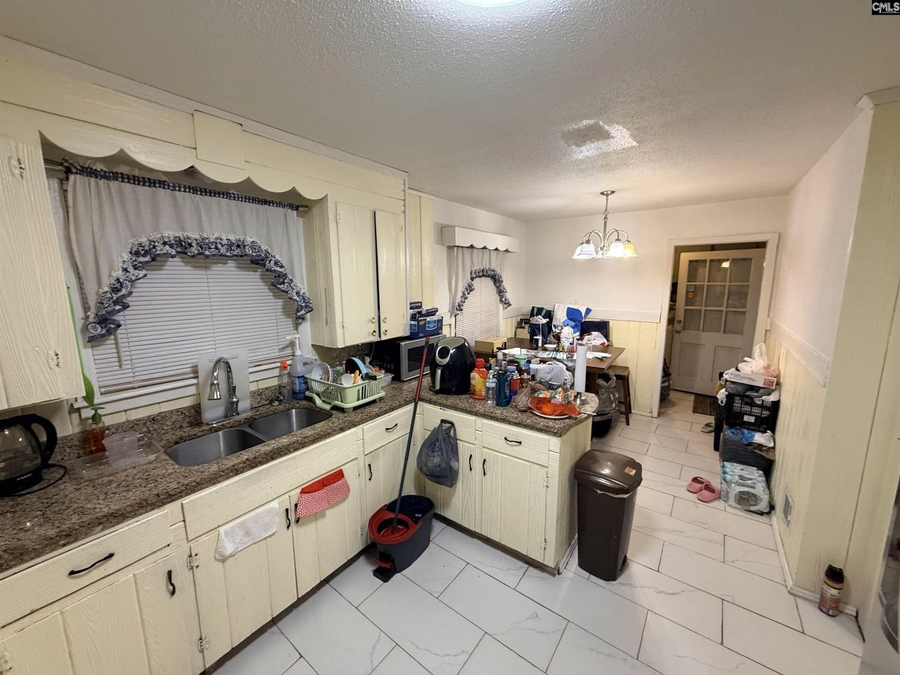 946 Bakersfield Road Photo 7