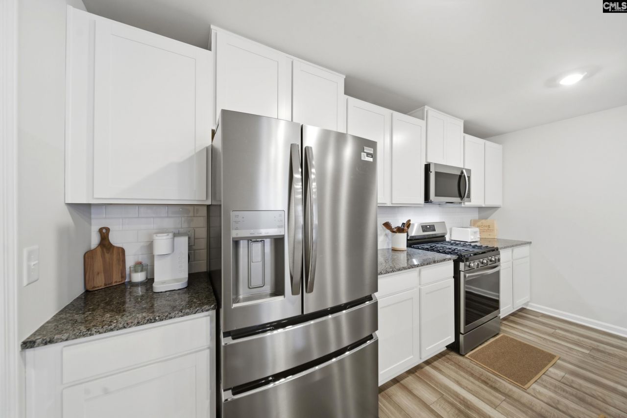 98 Parkwood Court Photo 11