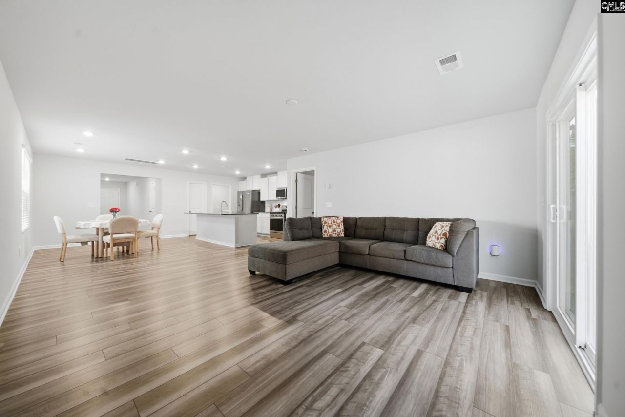 98 Parkwood Court Photo 16