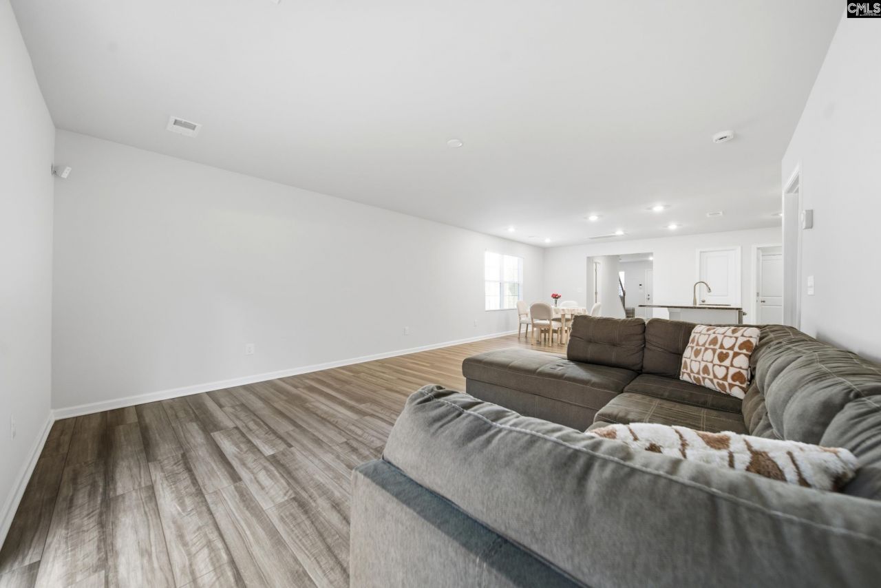 98 Parkwood Court Photo 17