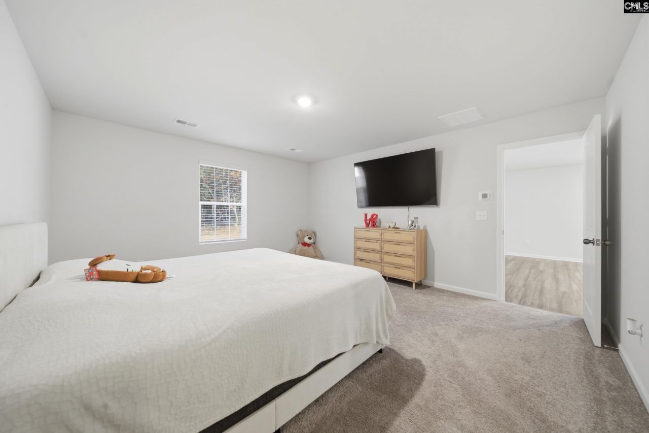 98 Parkwood Court Photo 22