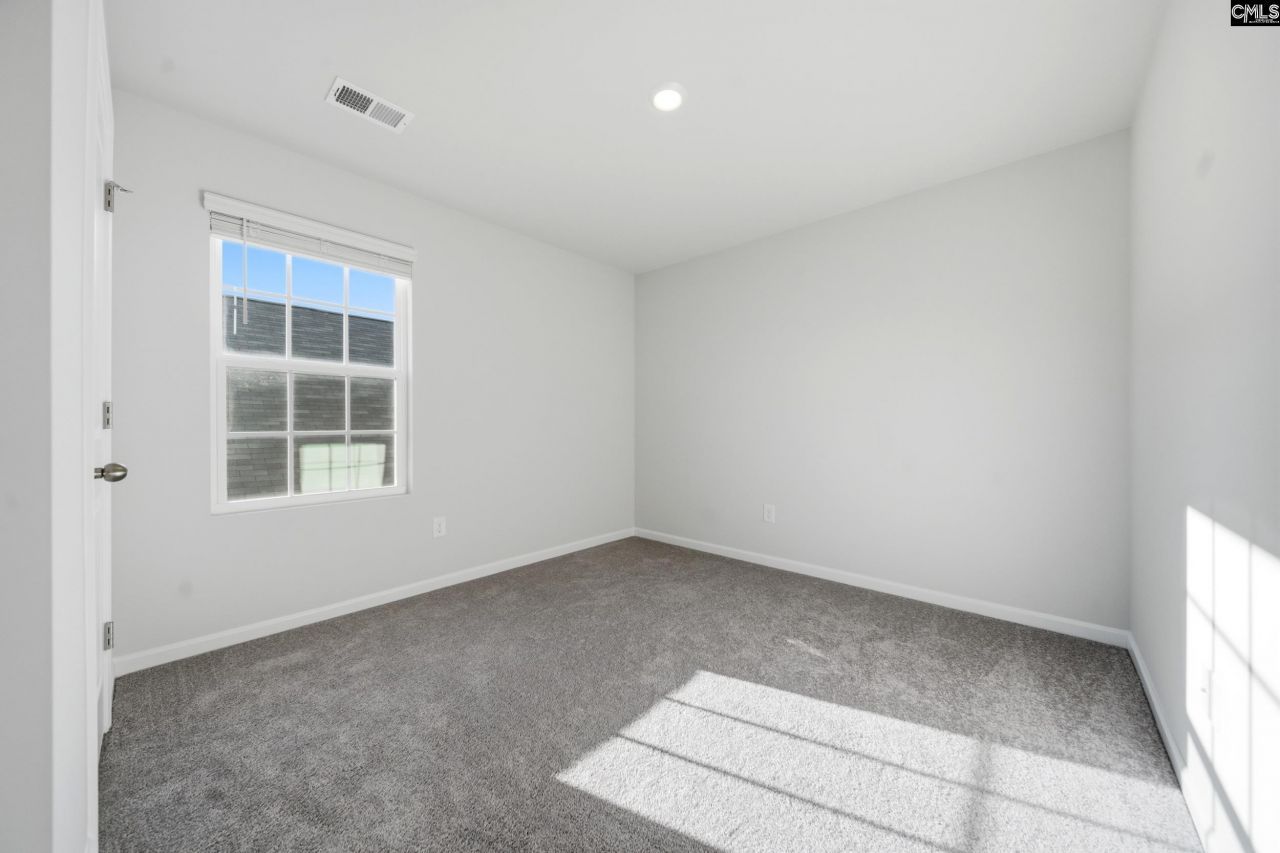 98 Parkwood Court Photo 31