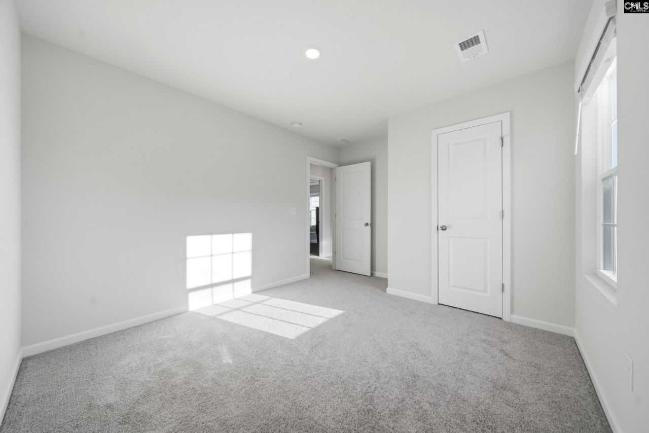 98 Parkwood Court Photo 32