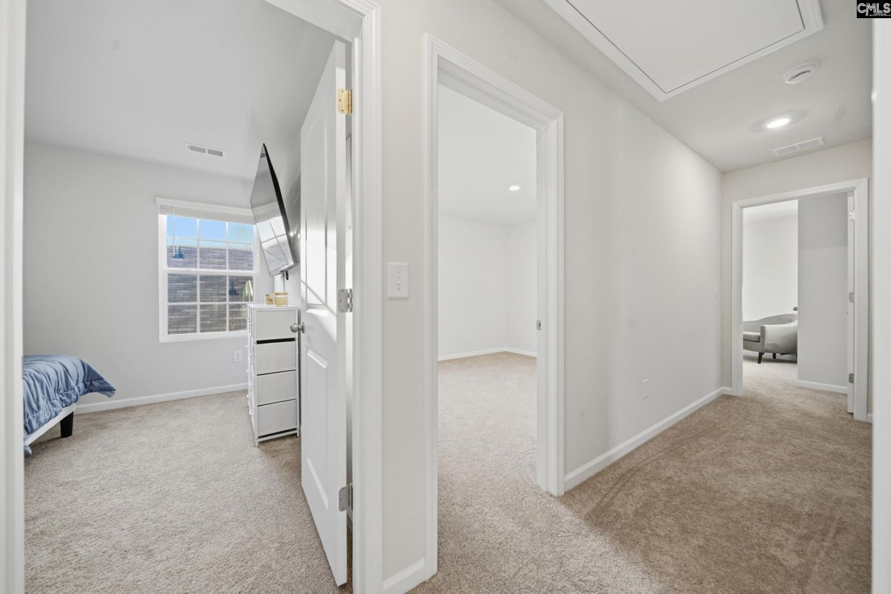 98 Parkwood Court Photo 36