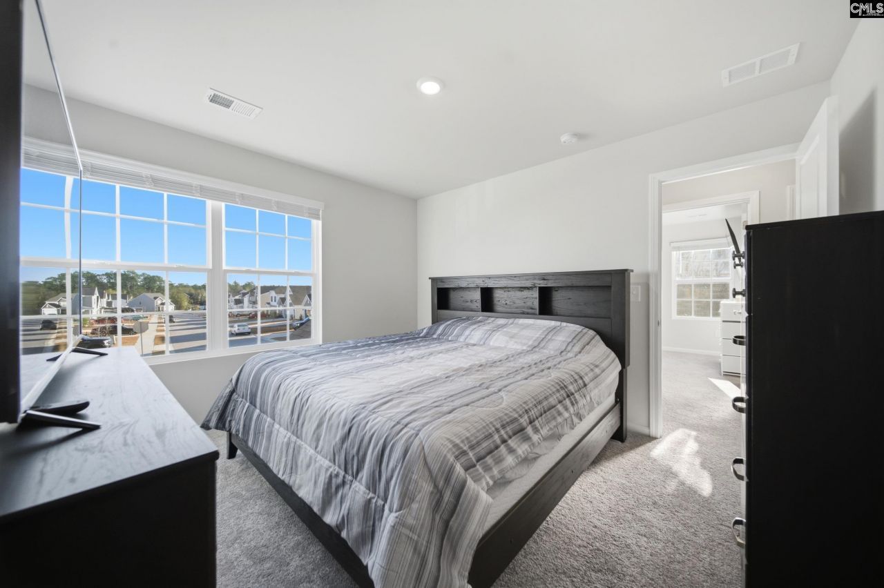 98 Parkwood Court Photo 38