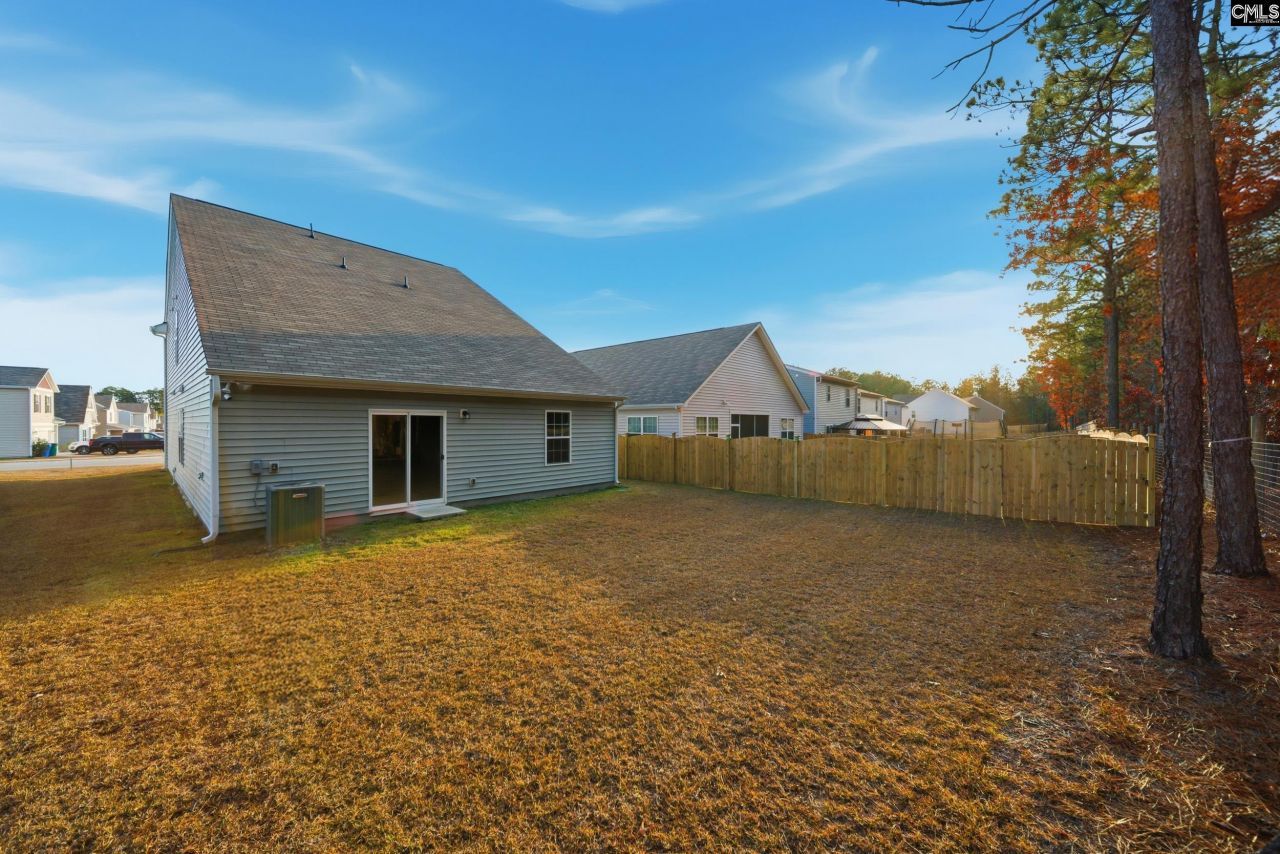 98 Parkwood Court Photo 41