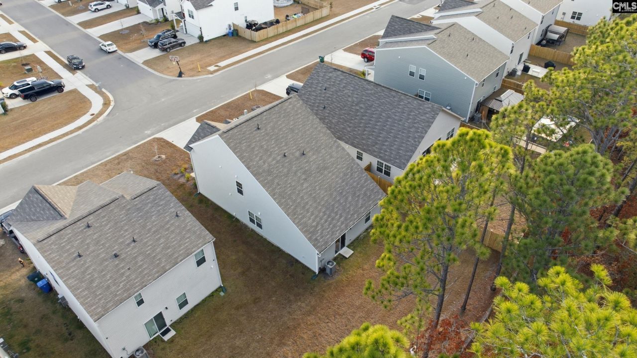 98 Parkwood Court Photo 46