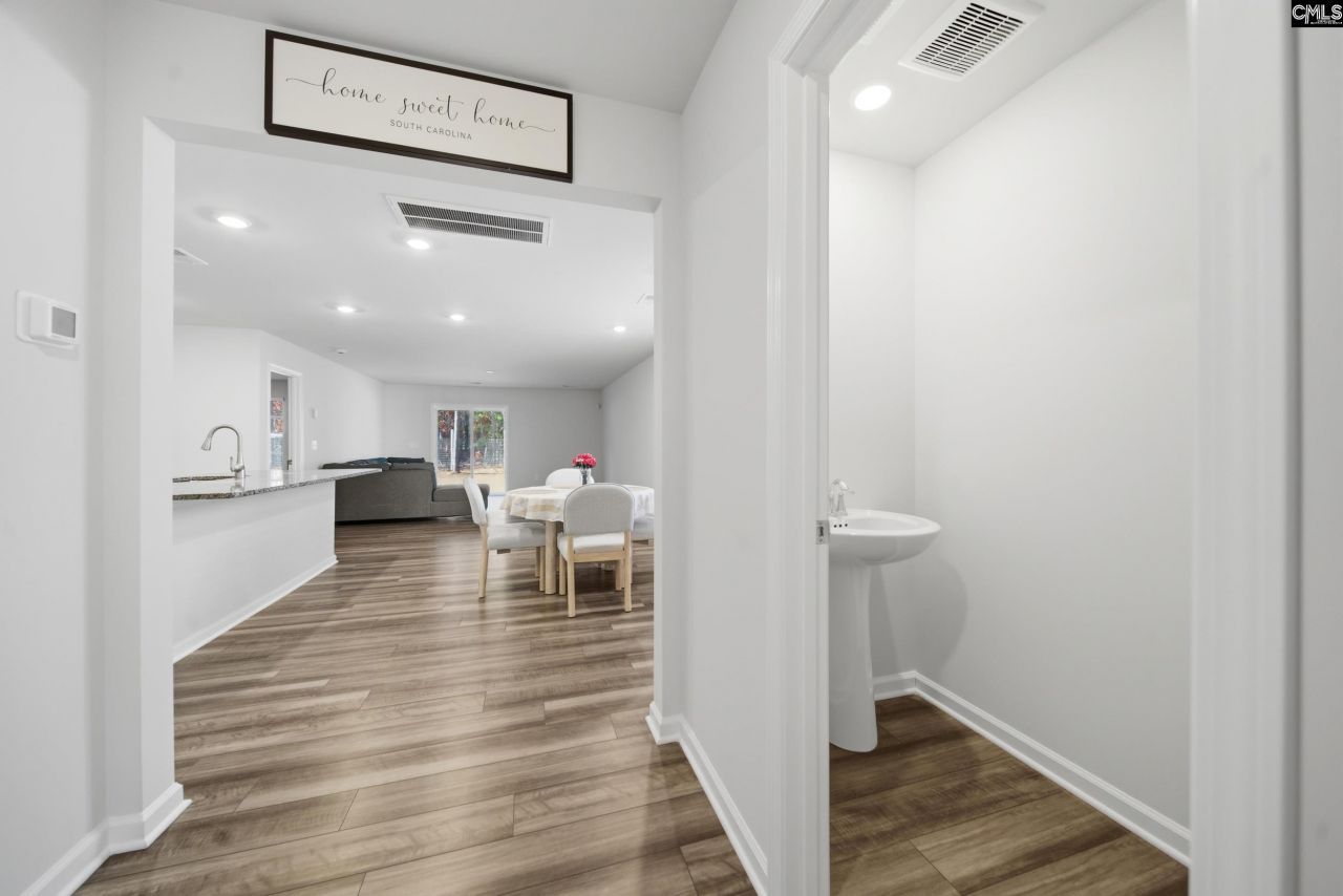 98 Parkwood Court Photo 6