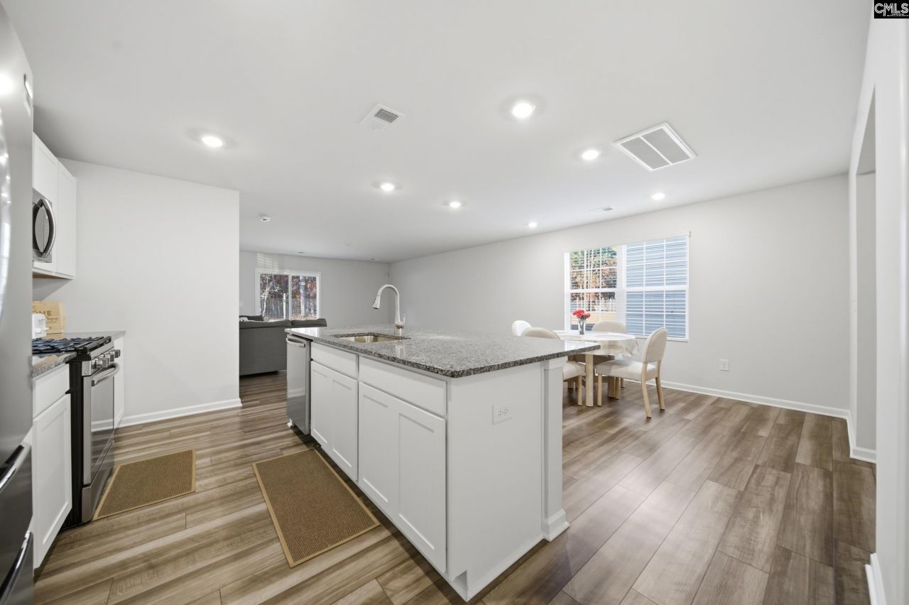 98 Parkwood Court Photo 9