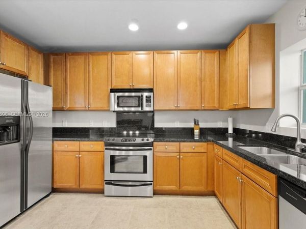 630 SE 15th St, Unit 3, Fort Lauderdale, FL 33316