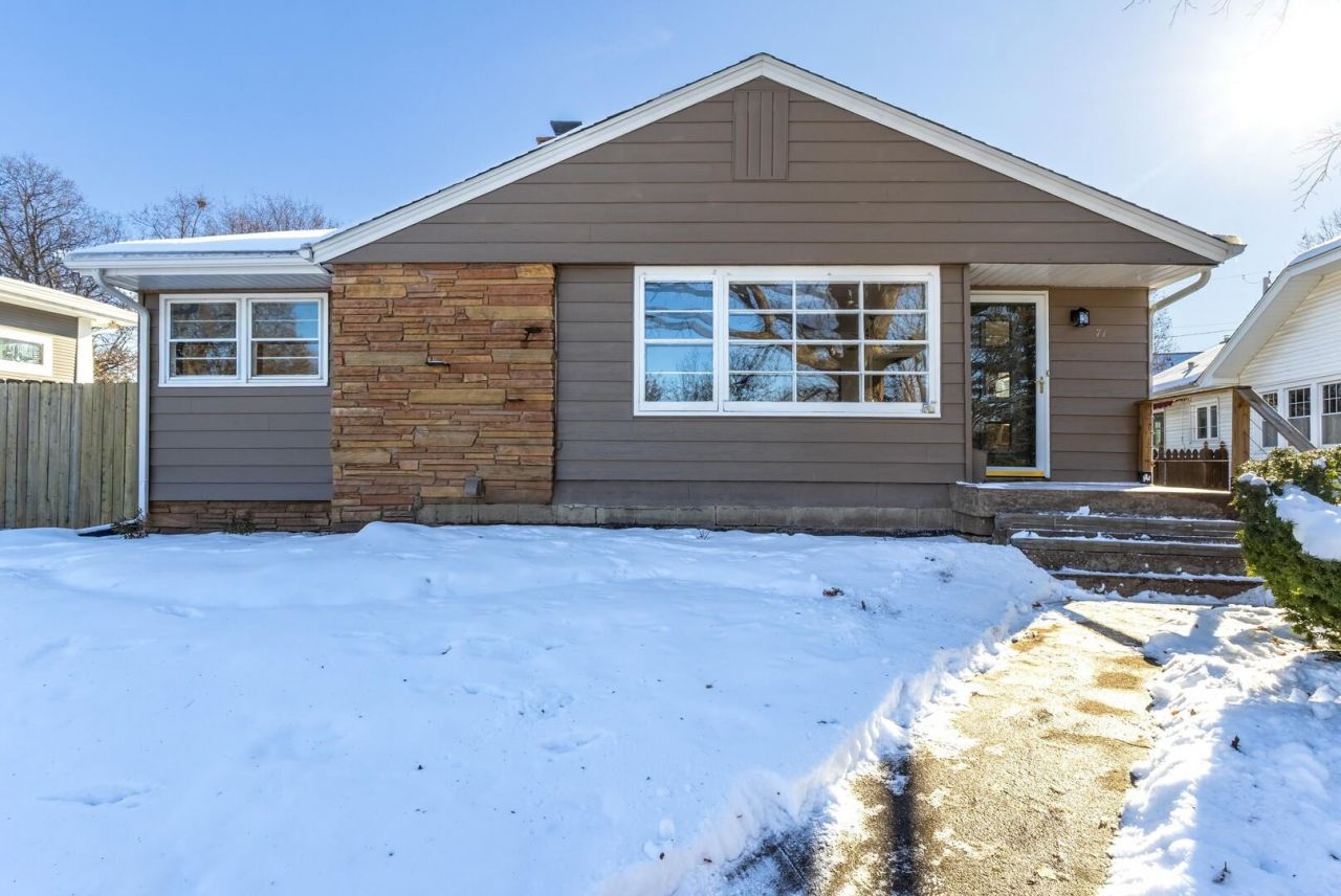 71 Crestwood Terrace, Davenport, IA 52803 Main Photo