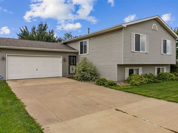 3205 33rd Avenue SW, Cedar Rapids, IA 52404