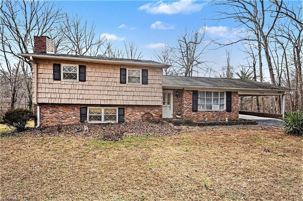 406 E Wellington Lane, Walnut Cove, NC 27052 Main Photo