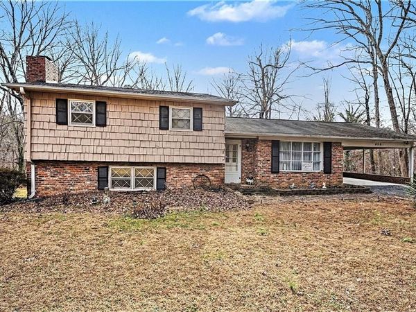 406 E Wellington Lane, Walnut Cove, NC 27052