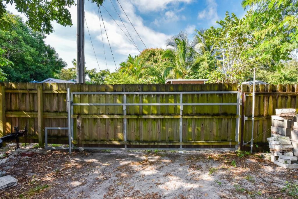 317 N D Street E, Lake Worth Beach, FL 33460 Photo